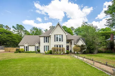 946 Rolling Oaks Dr, Collierville, TN 38017