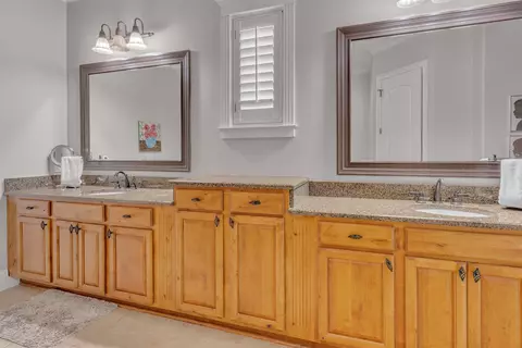 Bath - 1218 Braystone Trl, Collierville, TN 38017 photo 1 of 3