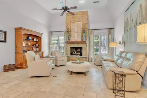 Living - 1218 Braystone Trl, Collierville, TN 38017 photo 2 of 3