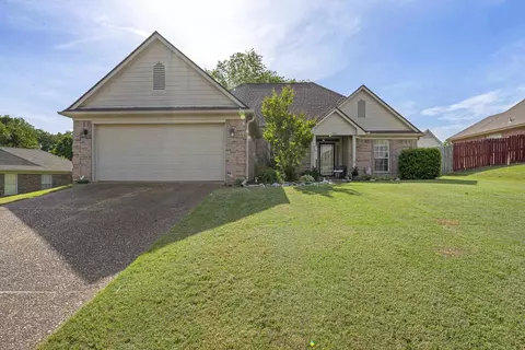 155 Winding Creek Dr, Oakland, TN 38060