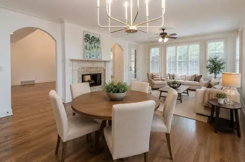 3077 Poplar Grove Ln, Germantown, TN 38139