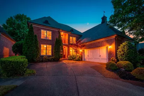 3077 Poplar Grove Ln, Germantown, TN 38139