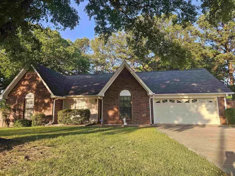 974 Pine Wood Pl, Southaven, MS 38671