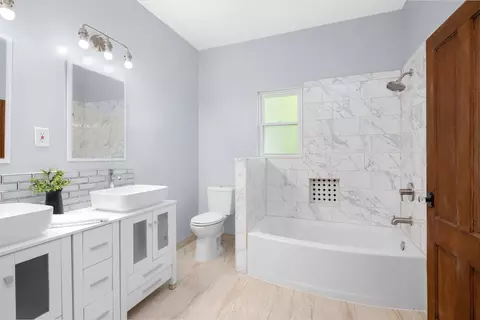 Bath - 404 Liberty Ave E, Covington, TN 38019 photo 1 of 6