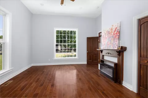 Living - 404 Liberty Ave E, Covington, TN 38019 photo 1 of 4