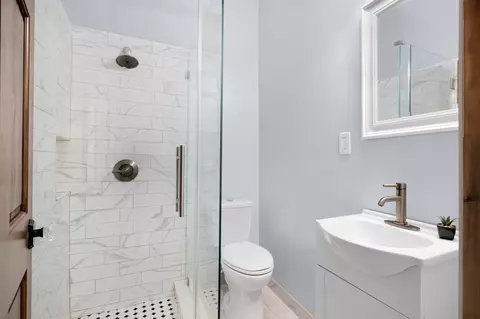 Bath - 404 Liberty Ave E, Covington, TN 38019 photo 6 of 6
