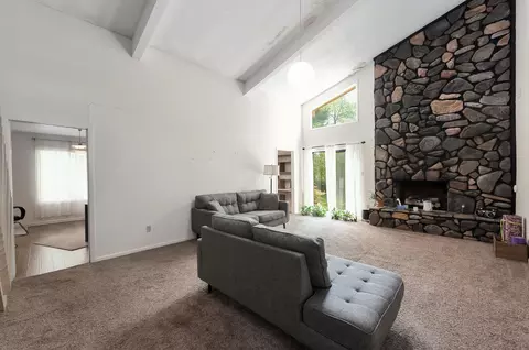 Living - 36 Mcdaniel Dr, Jackson, TN 38305 photo 1 of 3