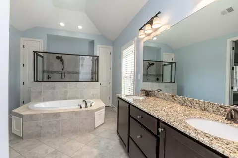 Bath - 7116 Grassland Cv, Arlington, TN 38002 photo 1 of 4