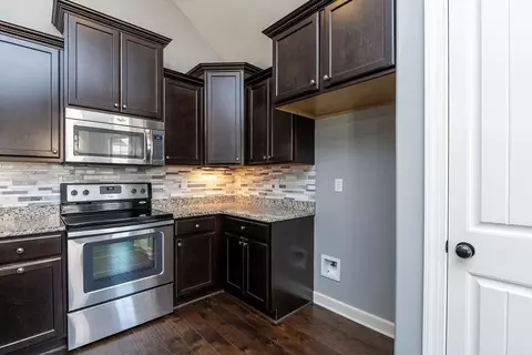 Kitchen - 7116 Grassland Cv, Arlington, TN 38002 photo 3 of 3