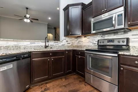 Kitchen - 7116 Grassland Cv, Arlington, TN 38002 photo 2 of 3