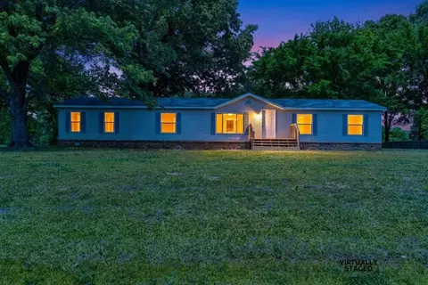 395 Charlotte Dr, Oakland, TN 38060