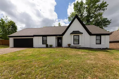 7421 Richmond Rd, Memphis, TN 38125