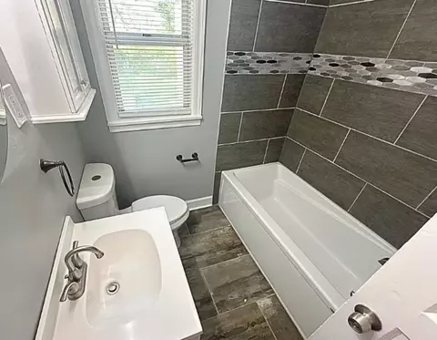 Bath - 2282 Devoy Ave, Memphis, TN 38108 photo 1 of 2