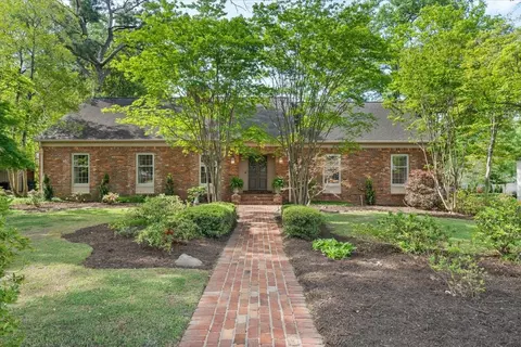 5501 S Angela Rd, Memphis, TN 38120