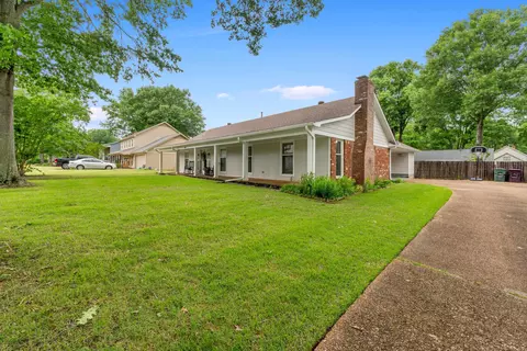 Exterior - 198 E Graycrest Ave, Collierville, TN 38017 photo 1 of 7
