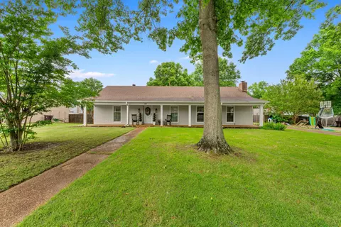 Exterior - 198 E Graycrest Ave, Collierville, TN 38017 photo 6 of 7