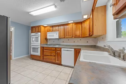 Kitchen - 198 E Graycrest Ave, Collierville, TN 38017 photo 3 of 3
