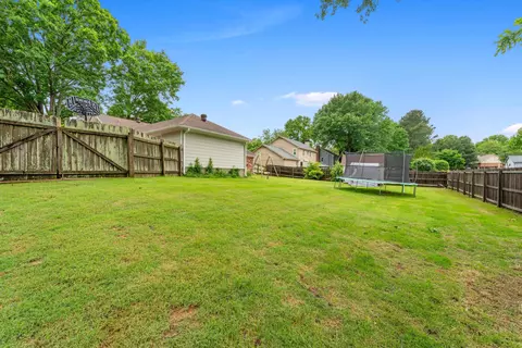 Exterior - 198 E Graycrest Ave, Collierville, TN 38017 photo 2 of 7