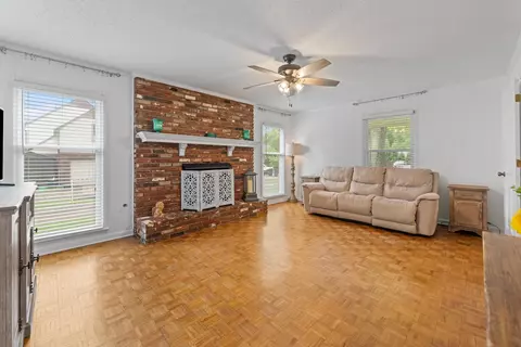 Living - 198 E Graycrest Ave, Collierville, TN 38017 photo 2 of 2