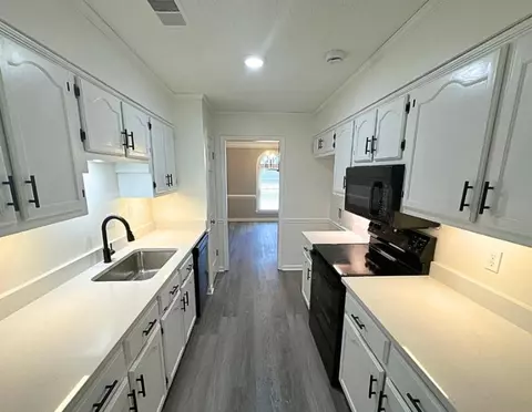 Kitchen - 6280 Yale Rd, Bartlett, TN 38134 photo 3 of 5