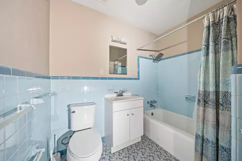 Bath - 1305 Cherry Rd, Memphis, TN 38117 photo 2 of 3