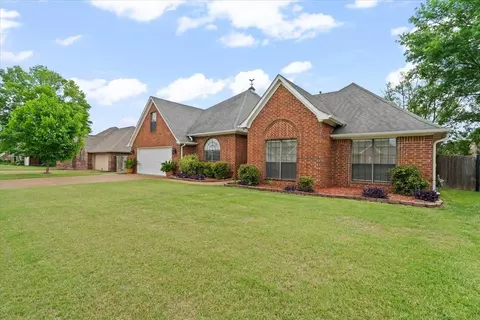 1320 Wolf Lair Dr, Collierville, TN 38017