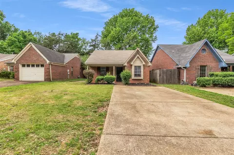 6835 Maury Dr, Olive Branch, MS 38654