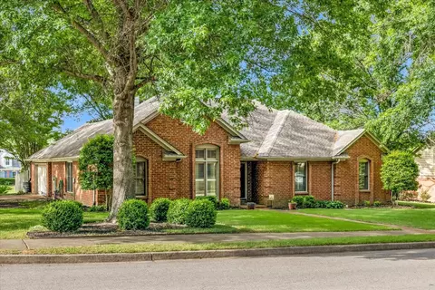 8947 E Carrollwood Ln, Cordova, TN 38016