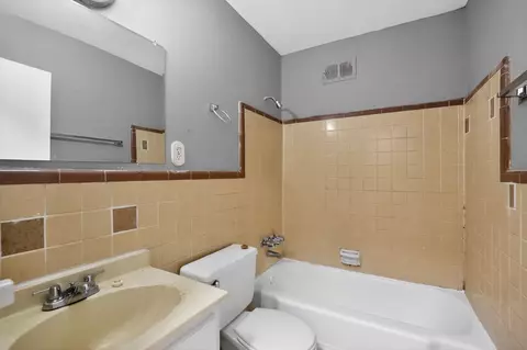 Bath - 3445 Powers Rd, Memphis, TN 38128 photo 2 of 4