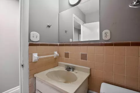 Bath - 3445 Powers Rd, Memphis, TN 38128 photo 4 of 4