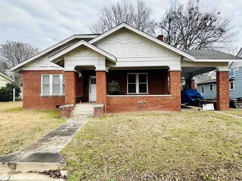 219 W Court Ave, Selmer, TN 38375