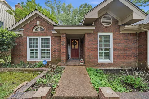 8691 Cedar Farms Dr, Memphis, TN 38016