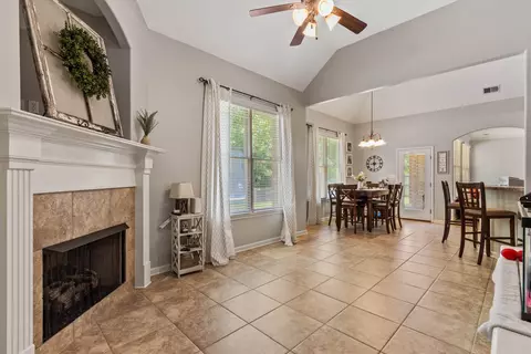Entry Way - 4982 Grace View Ln, Bartlett, TN 38135 photo 5 of 5