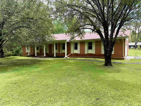 235 Shanna Dr, Selmer, TN 38375