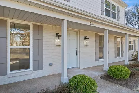 1676 Miller Farms Rd, Germantown, TN 38138