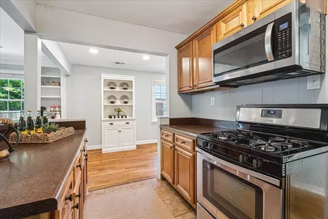 Kitchen - 487 Lytle Dr, Memphis, TN 38122 photo 2 of 2
