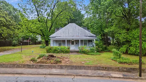 790 Colonial Rd, Memphis, TN 38117