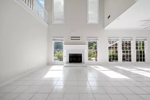 Living - 895 Joe Dr, Collierville, TN 38017 photo 5 of 7