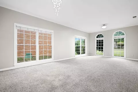 Living - 895 Joe Dr, Collierville, TN 38017 photo 2 of 7