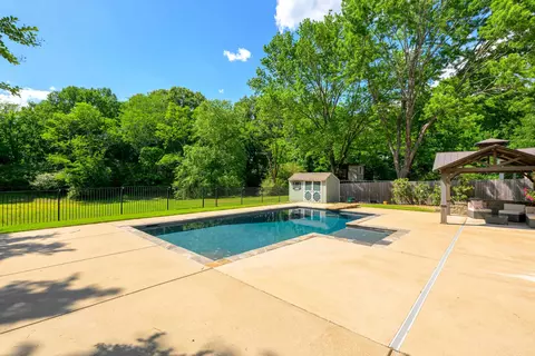 Exterior - 895 Joe Dr, Collierville, TN 38017 photo 3 of 7