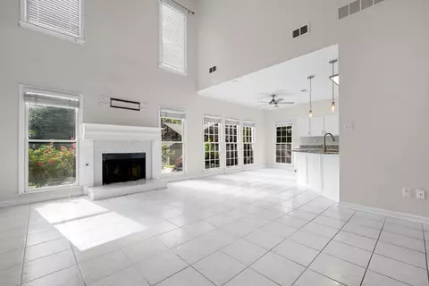 Living - 895 Joe Dr, Collierville, TN 38017 photo 4 of 7