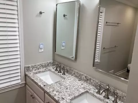 Bath - 5378 Dee Cv, Memphis, TN 38119 photo 3 of 5
