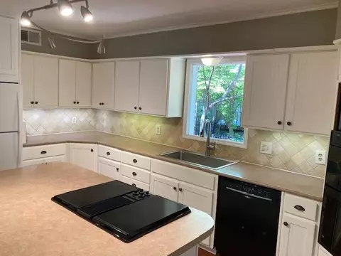 Kitchen - 5378 Dee Cv, Memphis, TN 38119 photo 2 of 3