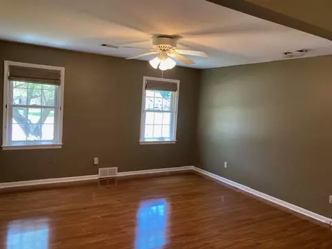 Living - 5378 Dee Cv, Memphis, TN 38119 photo 4 of 7