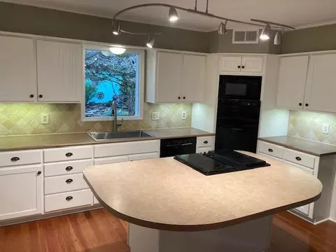 Kitchen - 5378 Dee Cv, Memphis, TN 38119 photo 1 of 3