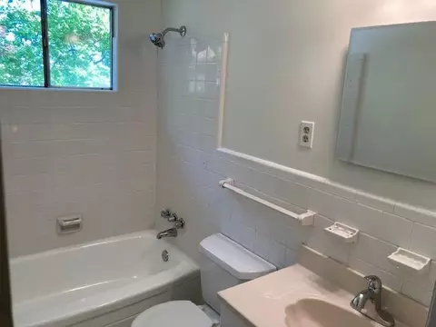 Bath - 5378 Dee Cv, Memphis, TN 38119 photo 5 of 5