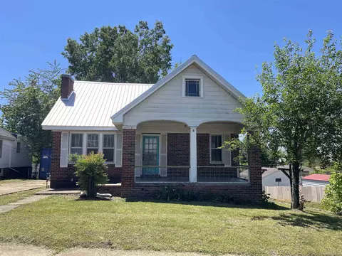 332 Pharr Ave, Selmer, TN 38375