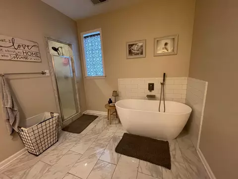 Bath - 378 Holly Grove Rd, Covington, TN 38019 photo 2 of 4