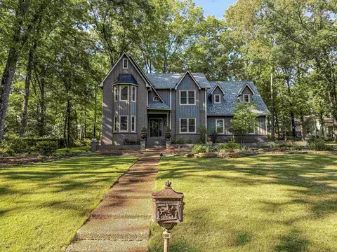 832 S Tree Dr, Collierville, TN 38017
