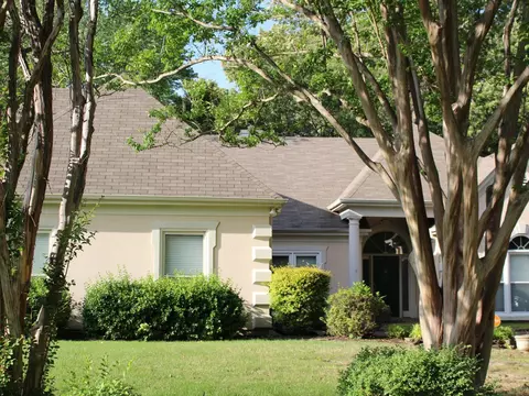 8916 Cedar Mills Cv, Memphis, TN 38016